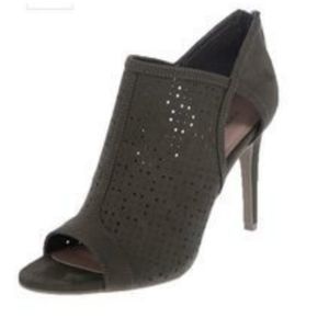 Christian Siriano Women's Open Toe stilettos LIKE NEW